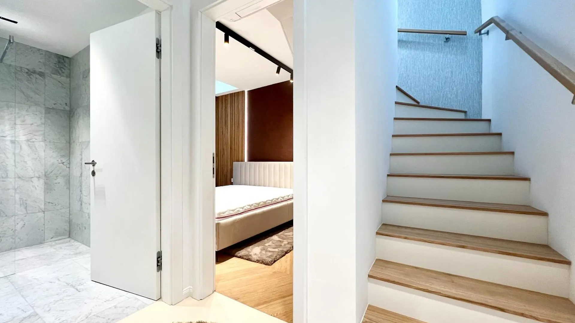 Luxury Penthouse with Terrace Apartman Bécs